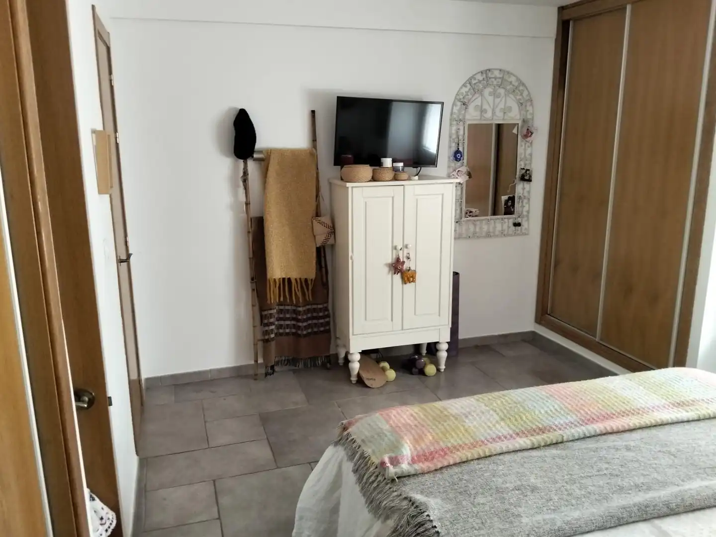 Casa adosada en venda a Calle Fragata, 3a, San García Dormitori de Casa adosada en venda en Algeciras amb Aire condicionat