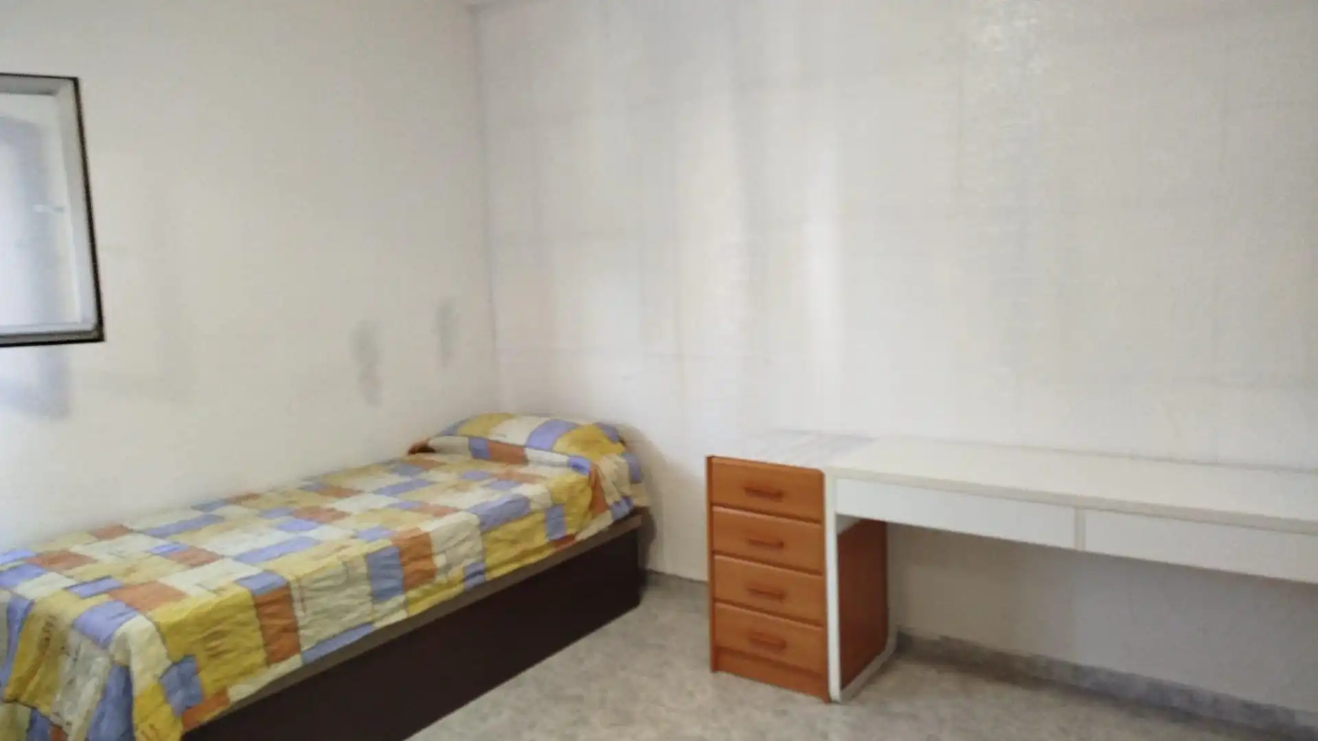 Schlafzimmer von Wohnung zur untervermieten in Terrassa mit Heizung, Möbliert und Waschmaschine