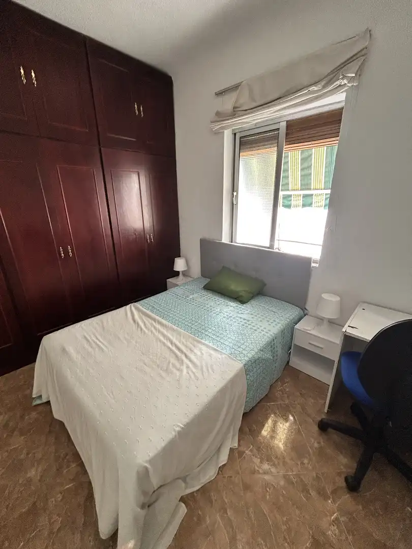 Flat for rent in Calle Arzobispo Guerrero, 15, Angustias - Chana - Encina Bedroom of Flat for rent in Granada with Air Conditioner, Heating and Furnished