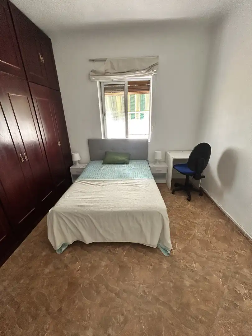Flat for rent in Calle Arzobispo Guerrero, 15, Angustias - Chana - Encina Bedroom of Flat for rent in Granada with Air Conditioner, Heating and Furnished