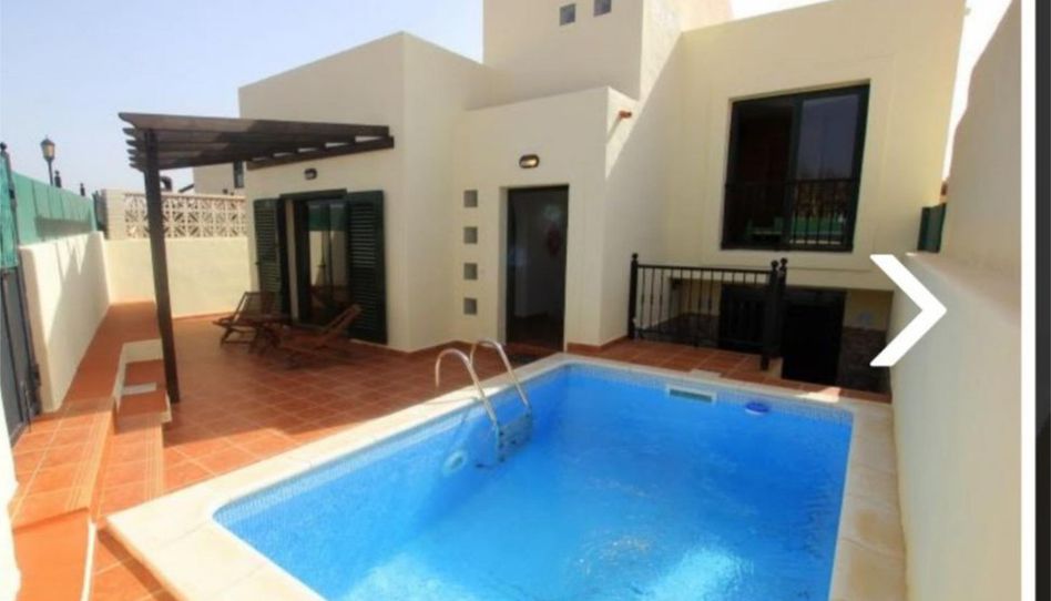 Casa o chalet en venta en Calle Lanzarote, 3, Corralejo, La Oliva - imagen 1 Foto 1 de Casa o chalet en venta en Calle Lanzarote, 3, Corralejo, La Oliva
