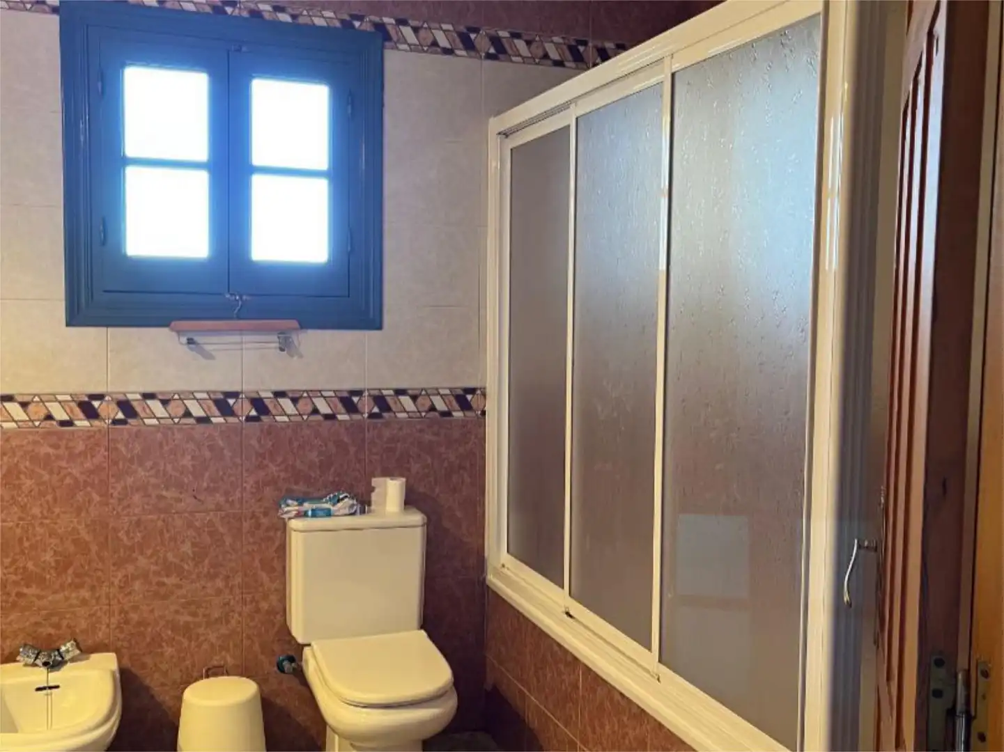 Dúplex en venta en Calle los Barrios, 35, Jimena de la Frontera Baño de Dúplex en venta en Jimena de la Frontera con Aire acondicionado, Terraza y Trastero