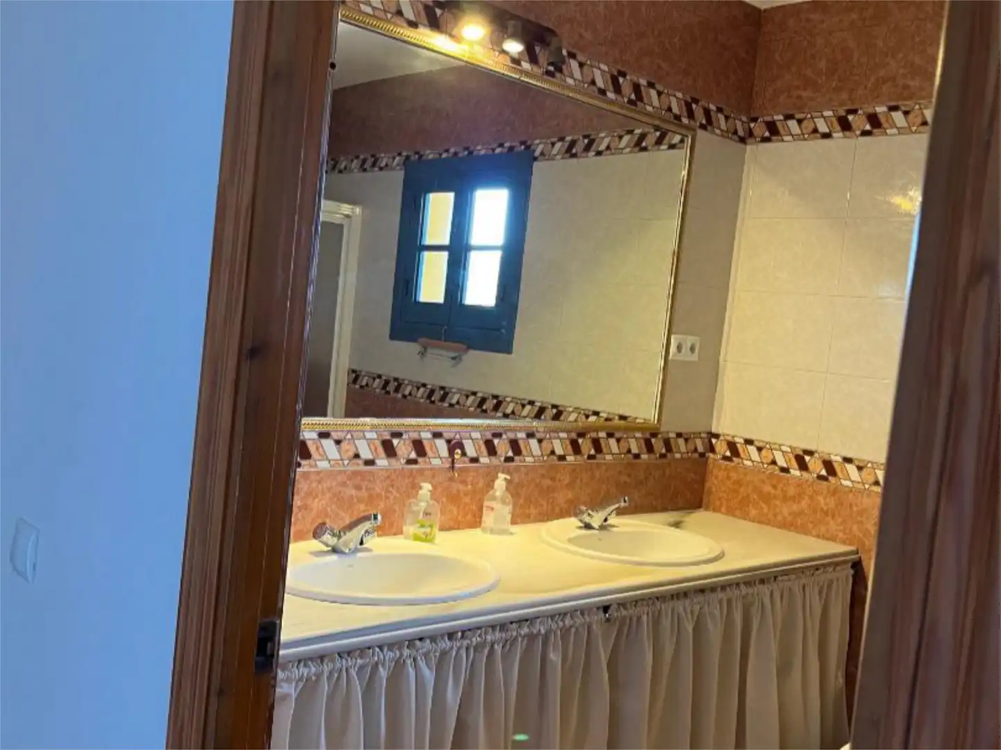 Dúplex en venta en Calle los Barrios, 35, Jimena de la Frontera Baño de Dúplex en venta en Jimena de la Frontera con Aire acondicionado, Terraza y Trastero