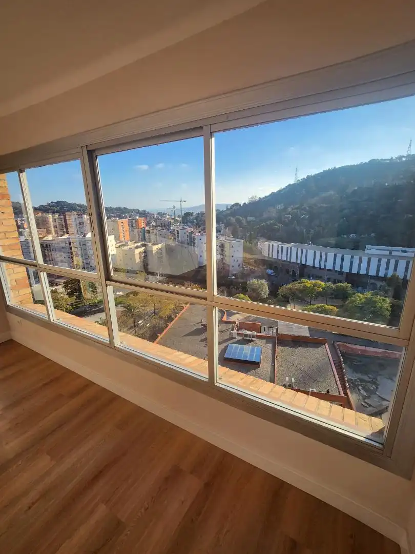 Vista exterior de Piso en venta en  Barcelona Capital con Parquet y Terraza