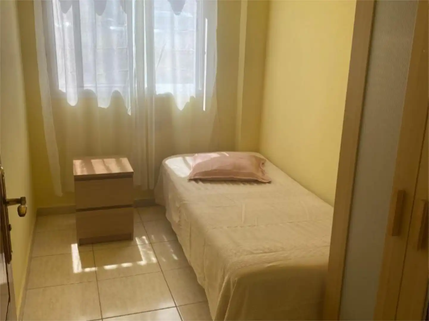 Piso en venta en Calle Doña Juana Marrero, 76, Los Giles - Las Majadillas Habitación de Piso en venta en Las Palmas de Gran Canaria con Trastero