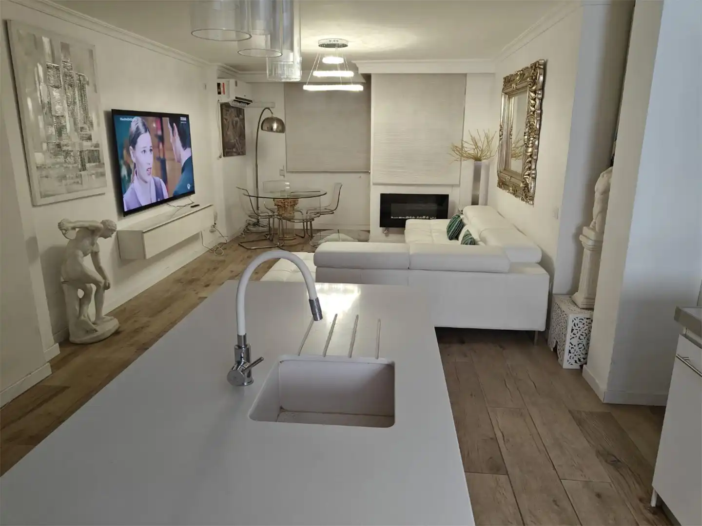 Flat for rent in Avenida de la Paz, 83, El Plantinar – Avda. La Paz - El Juncal Living room of Flat for rent in Sevilla Capital with Air Conditioner
