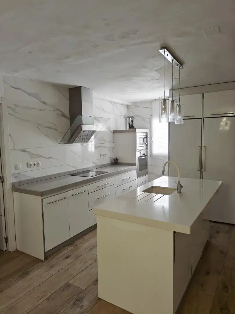 Flat for rent in Avenida de la Paz, 83, El Plantinar – Avda. La Paz - El Juncal Kitchen of Flat for rent in Sevilla Capital with Air Conditioner