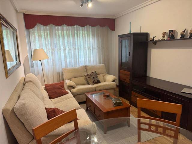 Piso en Alquiler en Calle San Melchor García Sampedro, 60 en San Lázaro - Otero - Villafría