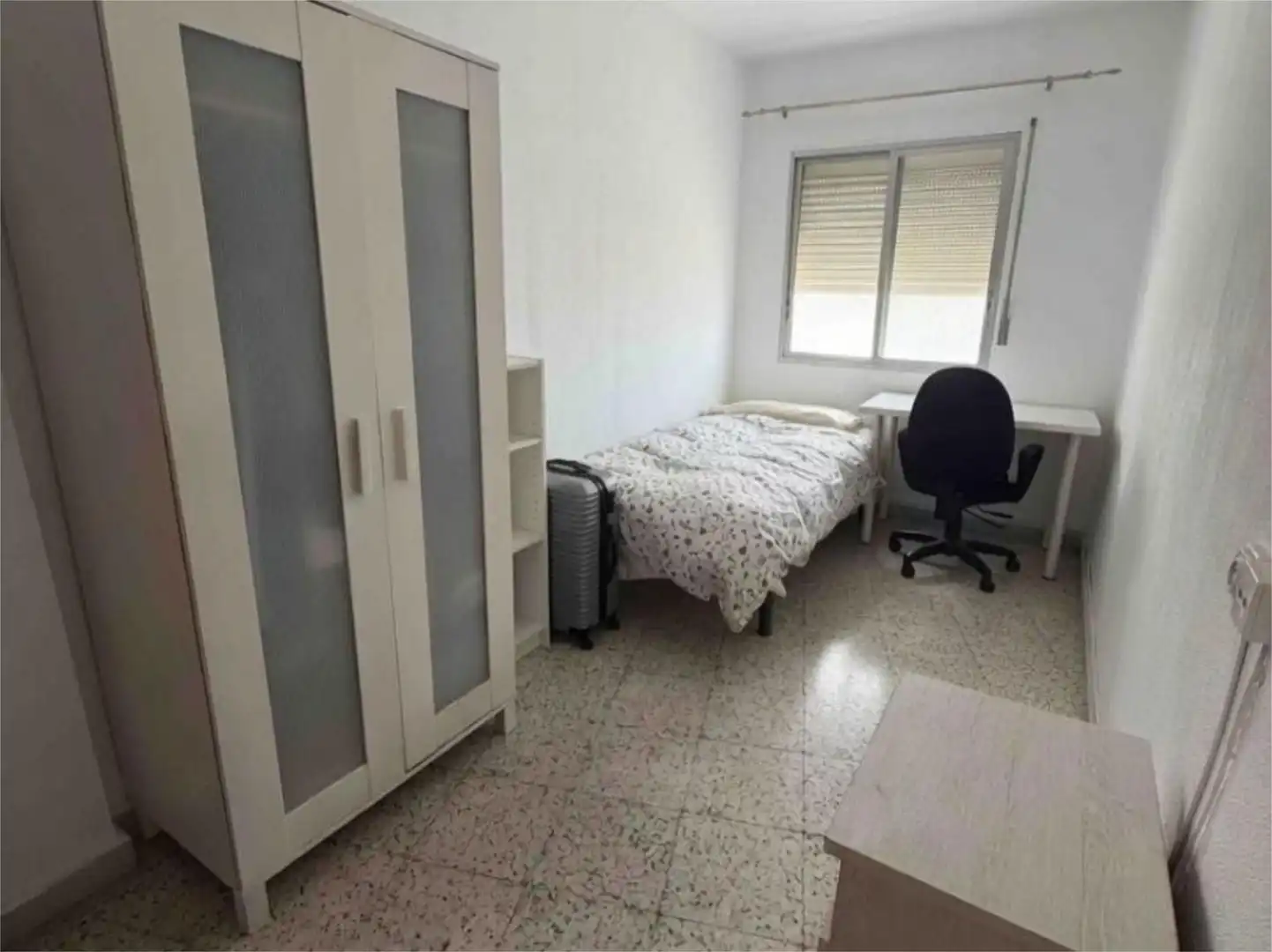 Flat for rent in Avenida de Ramón y Cajal, 2, El Plantinar – Avda. La Paz - El Juncal Bedroom of Flat for rent in Sevilla with Air Conditioner, Furnished and Community parking