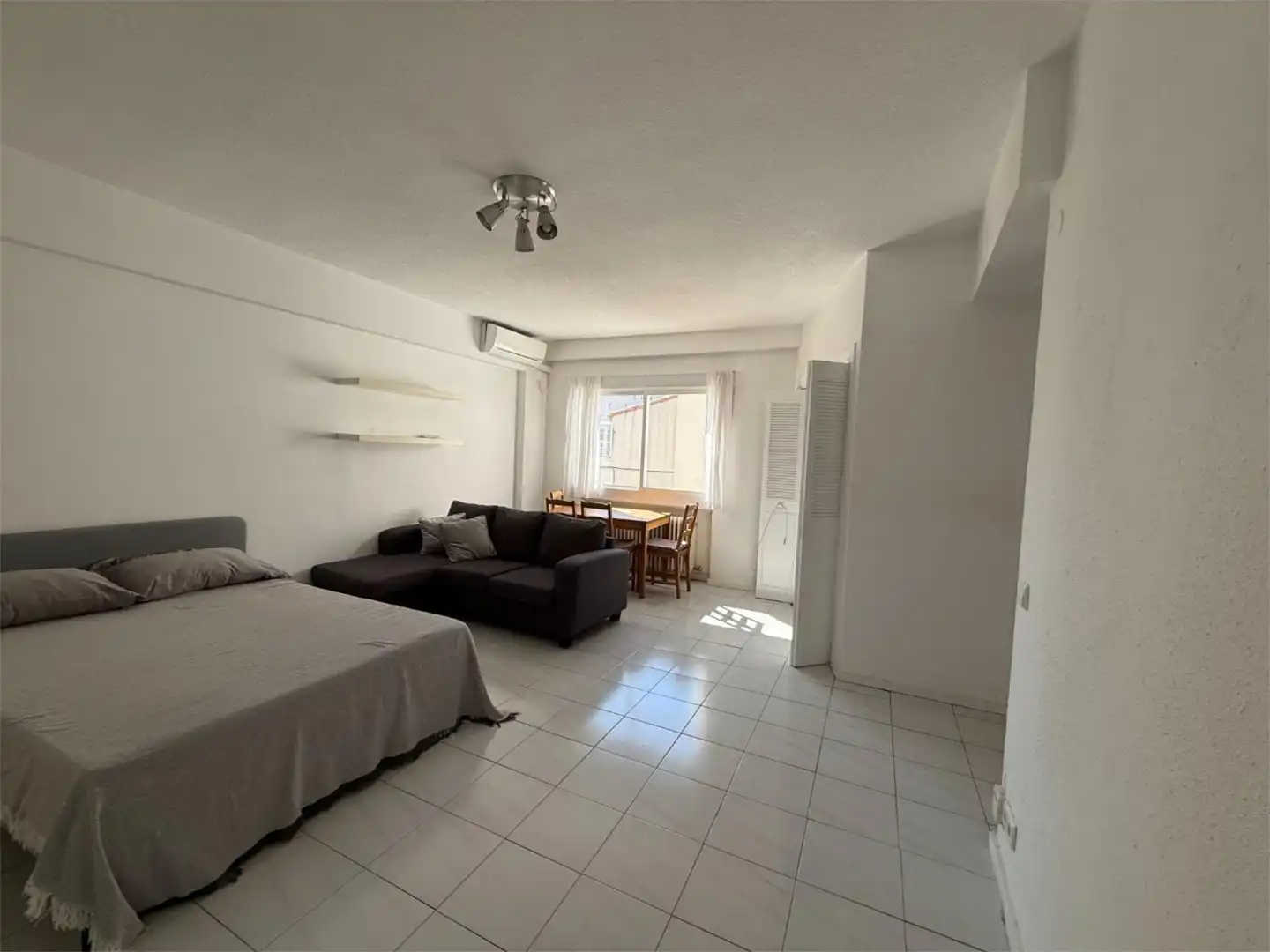 Wohnung zum Verkauf in Calle del Conde Duque, 4, Universidad - Malasaña Schlafzimmer von Wohnung zum Verkauf in Madrid Capital mit Klimaanlage
