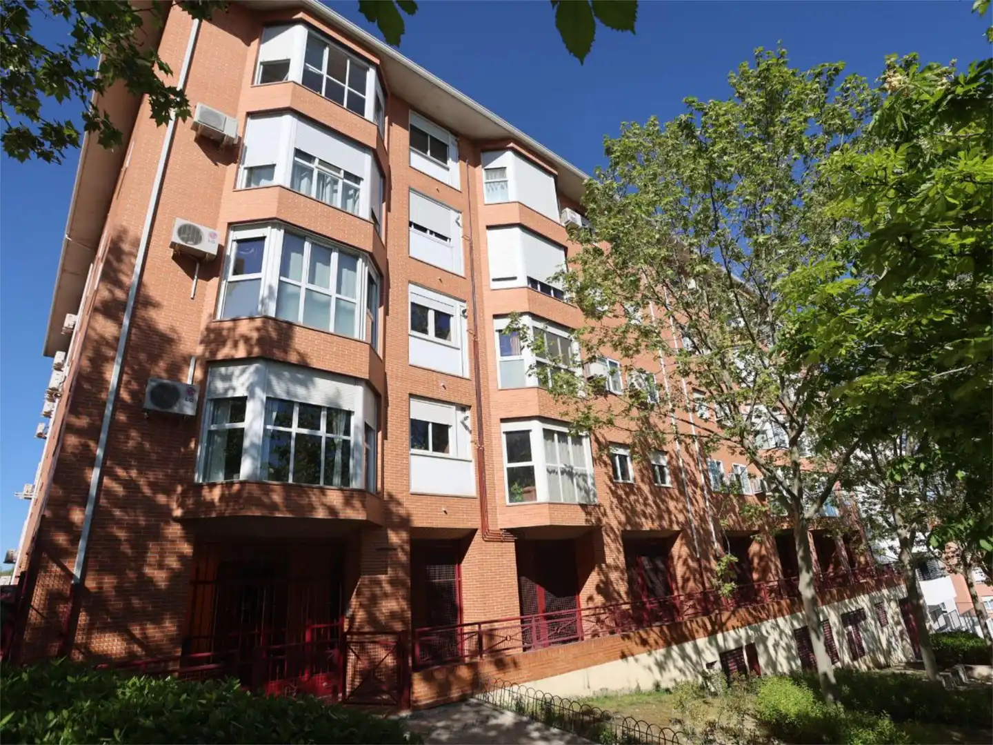 Piso en venta en Avenida del Mediterráneo, 14, El Mirador - Grillero Vista exterior de Piso en venta en Arganda del Rey con Aire acondicionado, Calefacción y Jardín privado