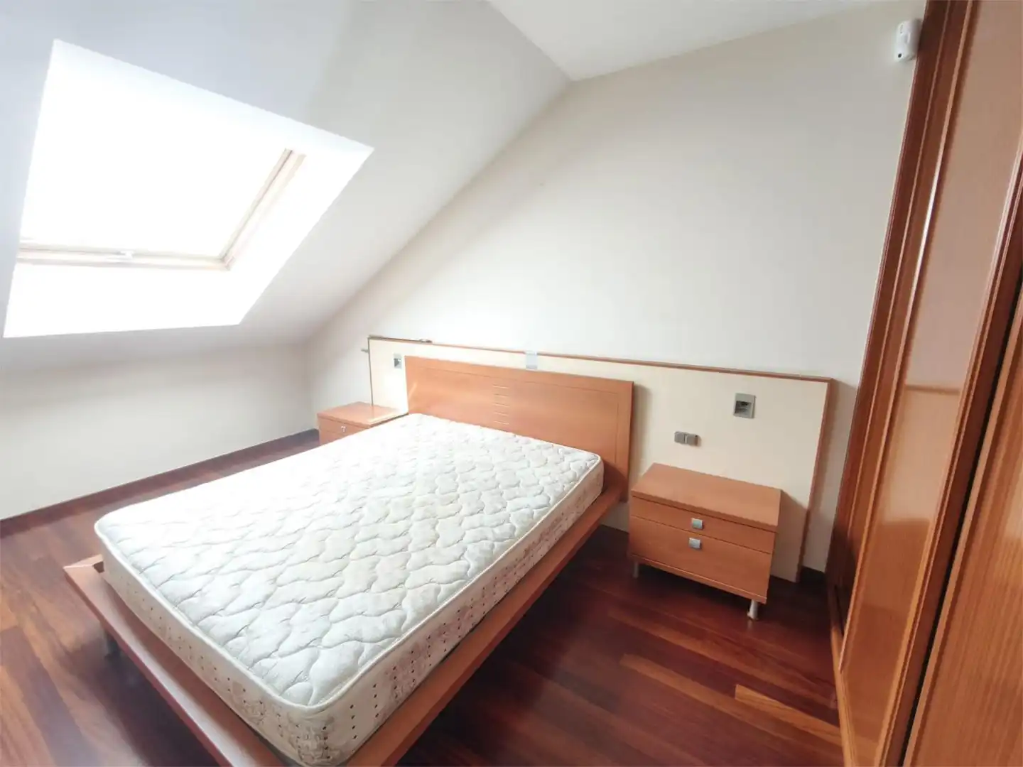 Wohnung zum Verkauf in Plaza Mahía, 8, Bertamirans Schlafzimmer von Wohnung zum Verkauf in Ames mit Terrasse