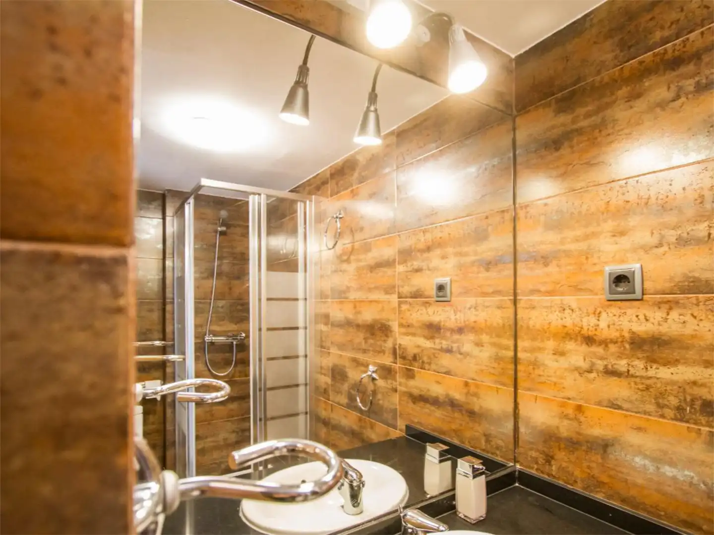 Badezimmer von Loft zur Miete in Madrid mit Klimaanlage, Heizung und Privatgarten