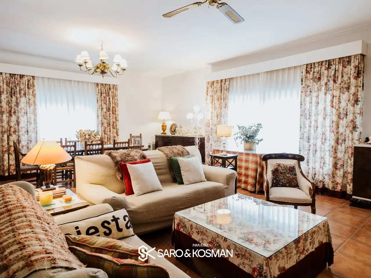 Casa o chalet en venta en Calle Virgen de Guadalupe, 46, Úbeda Sala de estar de Casa o chalet en venta en Úbeda con Terraza, Piscina y Balcón