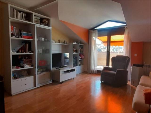 Ático en Alquiler en Calle Cronista Eduardo Ruiz Ayúcar, 10 en Hervencias