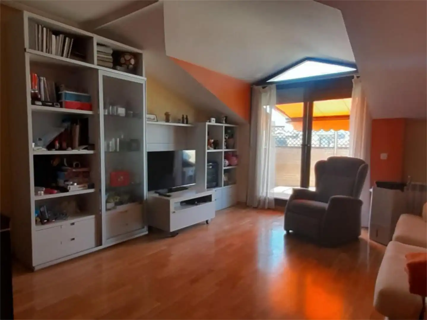 Sala d'estar de Àtic de lloguer en Ávila Capital amb Calefacció, Parquet i Terrassa