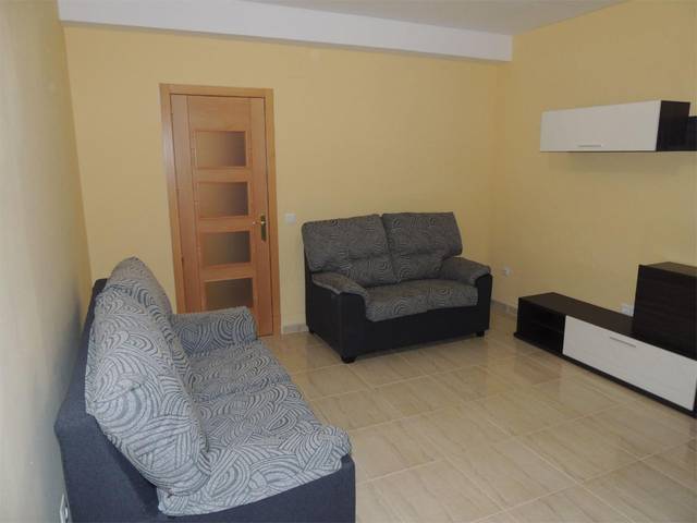 Piso en Alquiler en Calle Amor Divino, 4 en El Pilar - La Estación