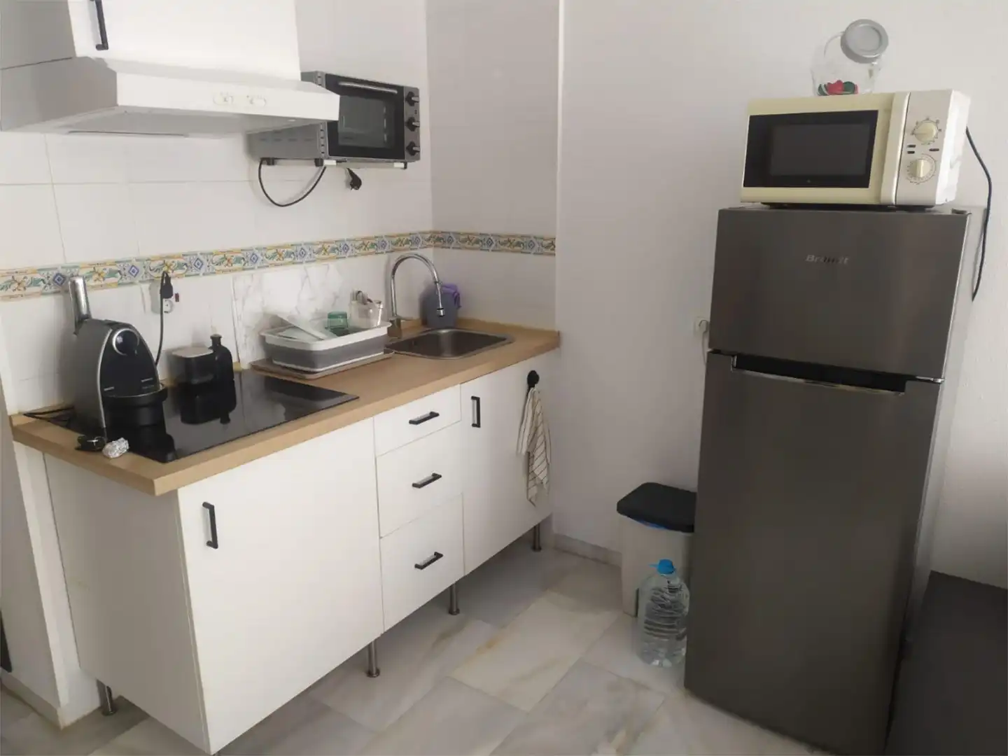 Dúplex de alquiler en Calle Sidney, 237, Altos de Estepona Cocina de Dúplex de alquiler en Estepona con Aire acondicionado, Calefacción y Jardín privado