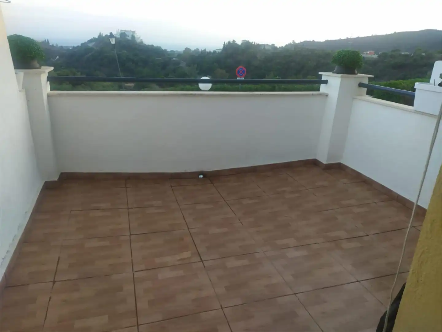 Dúplex de alquiler en Calle Sidney, 237, Altos de Estepona Terraza de Dúplex de alquiler en Estepona con Aire acondicionado, Calefacción y Jardín privado