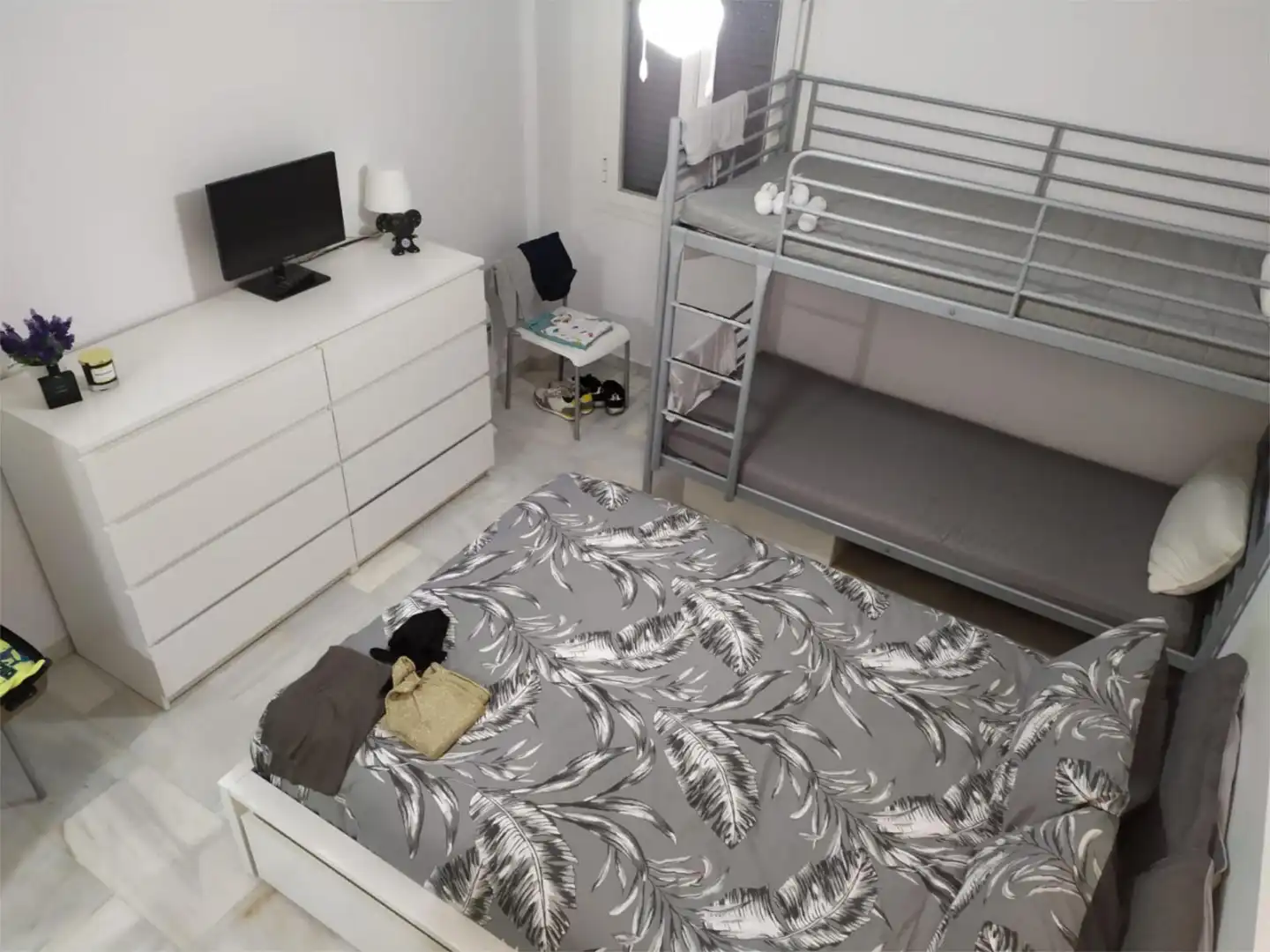 Dúplex de alquiler en Calle Sidney, 237, Altos de Estepona Habitación de Dúplex de alquiler en Estepona con Aire acondicionado, Calefacción y Jardín privado