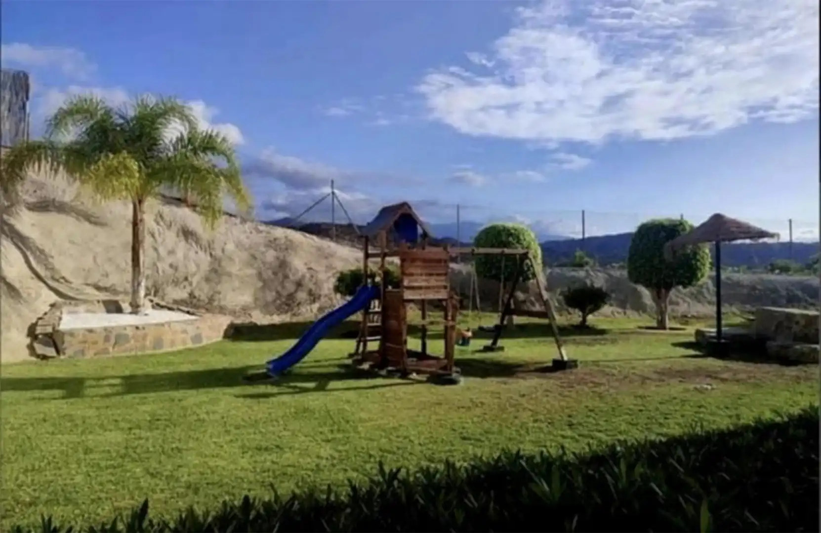 Dúplex de alquiler en Calle Sidney, 237, Altos de Estepona Jardín de Dúplex de alquiler en Estepona con Aire acondicionado, Calefacción y Jardín privado
