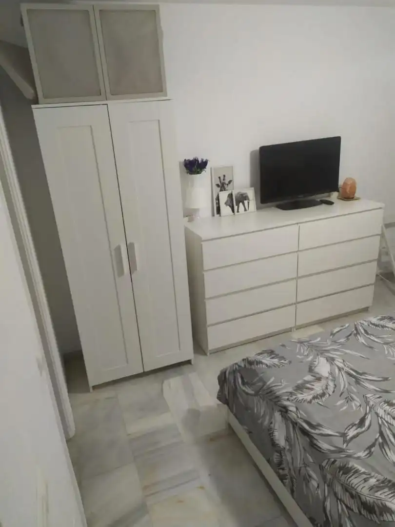 Dúplex de alquiler en Calle Sidney, 237, Altos de Estepona Habitación de Dúplex de alquiler en Estepona con Aire acondicionado, Calefacción y Jardín privado