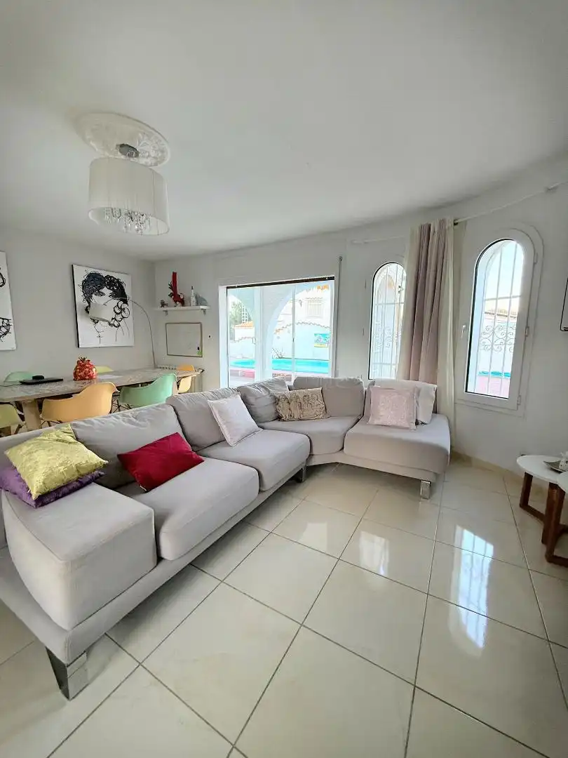 Sala de estar de Casa o chalet en venta en La Nucia con Aire acondicionado, Calefacción y Jardín privado