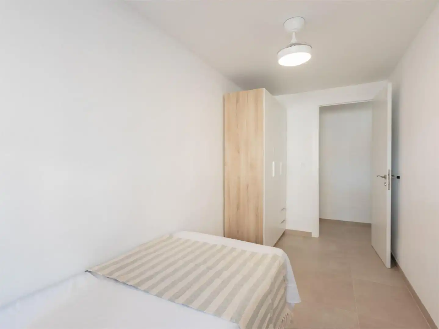 Habitació a Carrer del Pintor Matarana, 24, Barrio de Benicalap Habitació a Carrer del Pintor Matarana, 24, Barrio de Benicalap