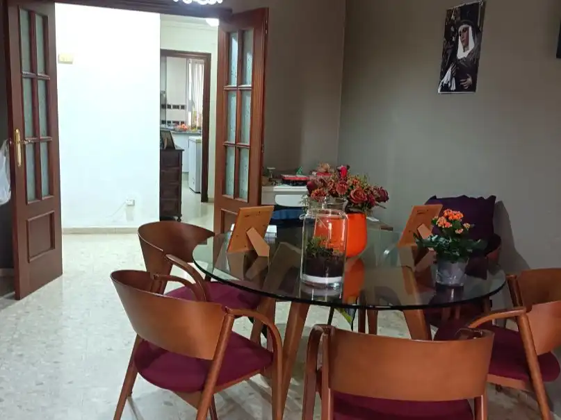 Piso en venta en Calle Marianillo, 3, Triana Este Comedor de Piso en venta en Sevilla con Aire acondicionado, Terraza y Amueblado