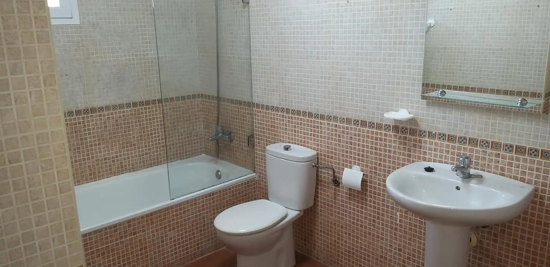 Bathroom of Detached homes for rent in La Línea de la Concepción