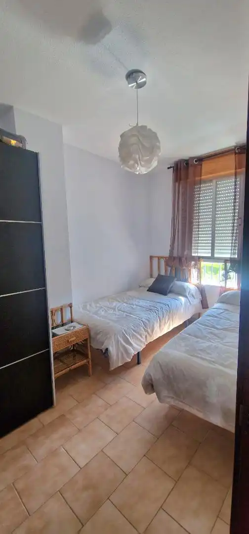 Casa adosada en venda a Calle Magnolios, 4, Peligros Dormitori de Casa adosada en venda en Peligros amb Aire condicionat i Piscina