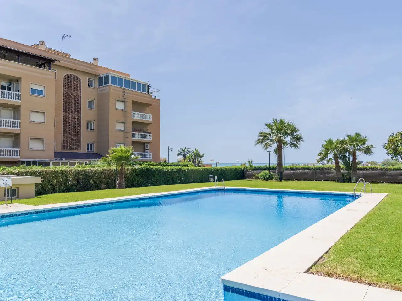 Piso en venta en Guadalmar Piscina de Piso en venta en Málaga Capital con Aire acondicionado, Terraza y Piscina