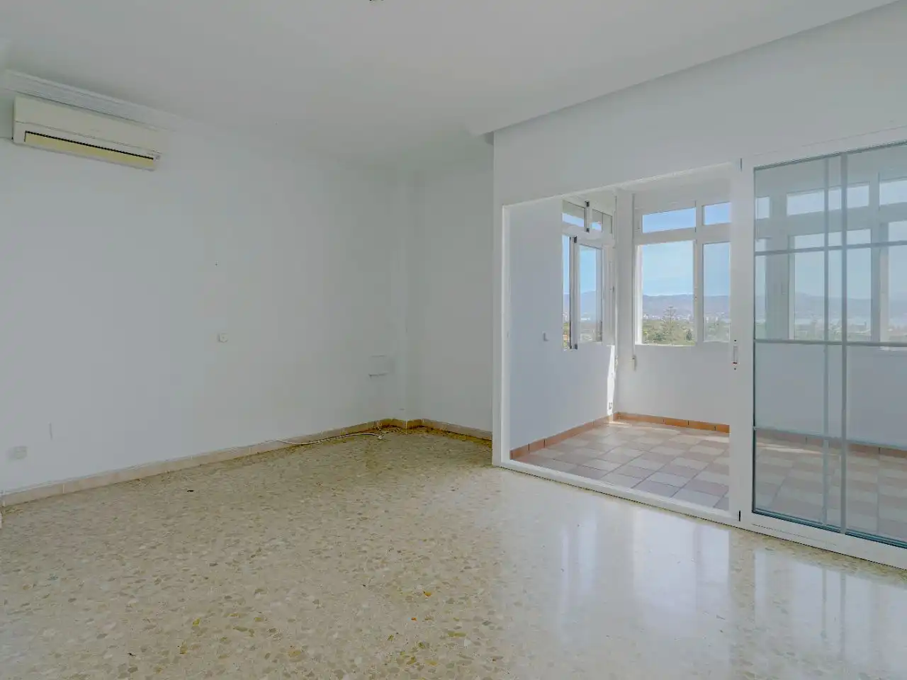 Piso en venta en Guadalmar Habitación de Piso en venta en Málaga Capital con Aire acondicionado, Terraza y Piscina