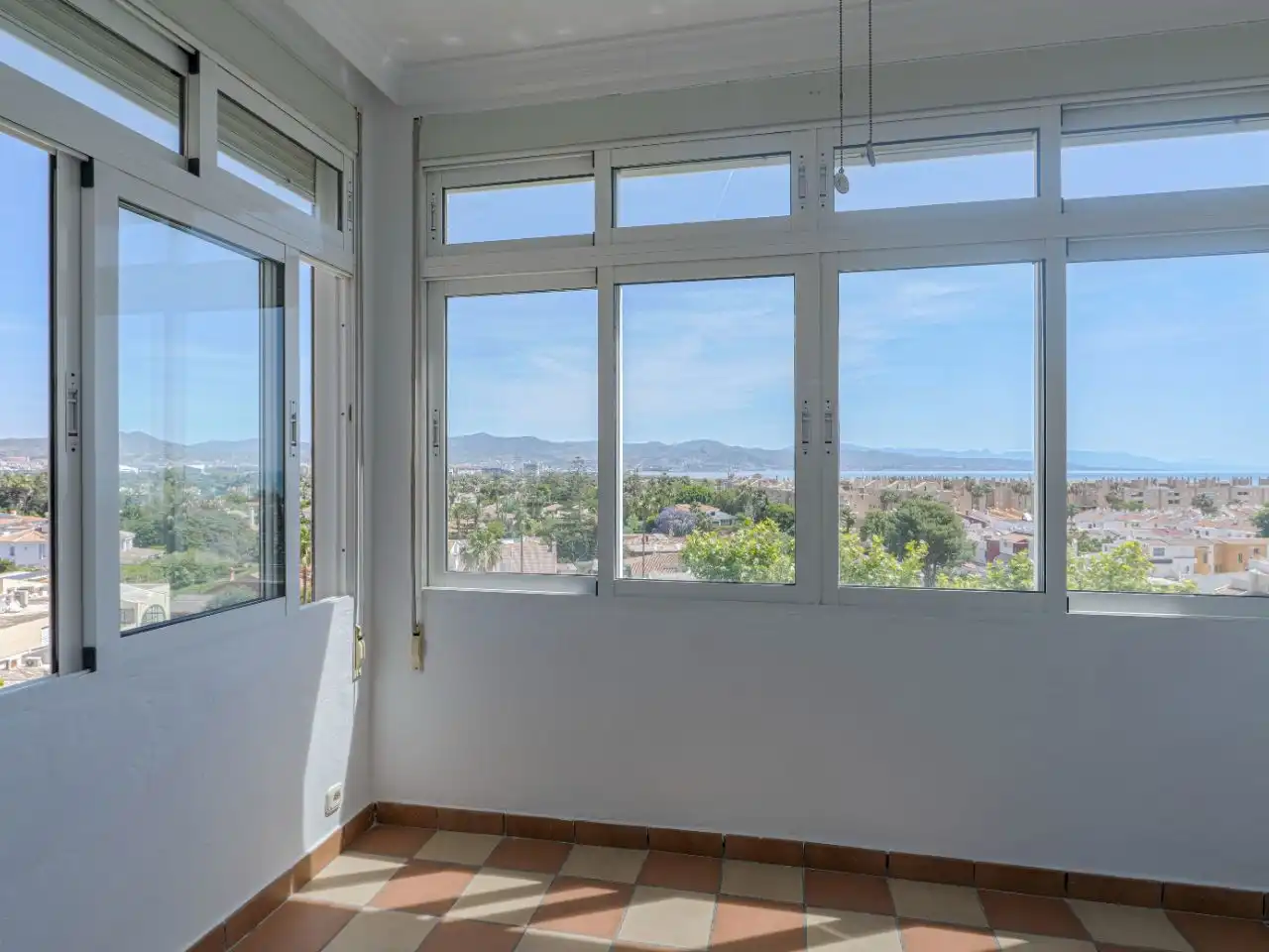 Piso en venta en Guadalmar Habitación de Piso en venta en Málaga Capital con Aire acondicionado, Terraza y Piscina