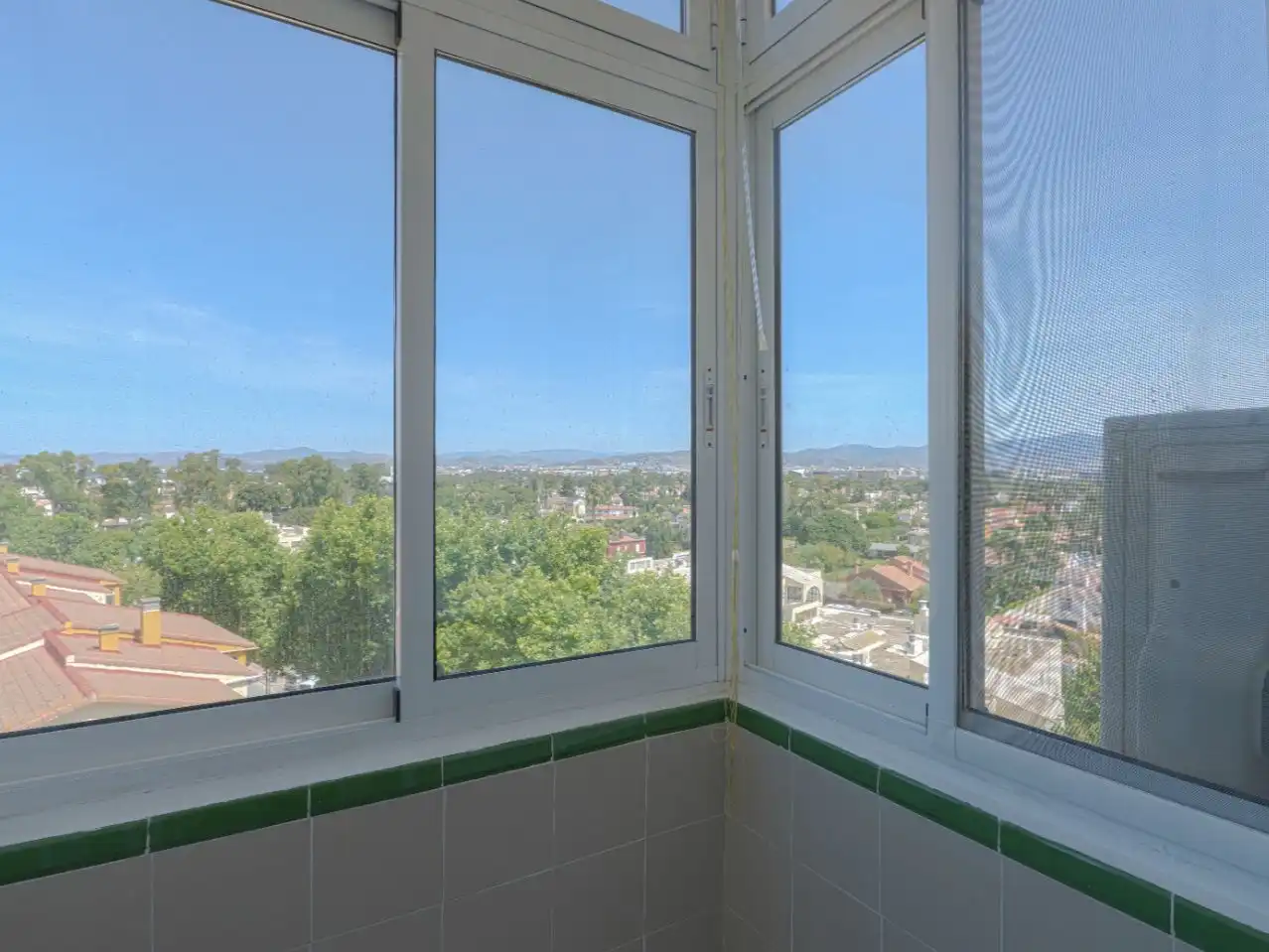 Piso en venta en Guadalmar Habitación de Piso en venta en Málaga Capital con Aire acondicionado, Terraza y Piscina