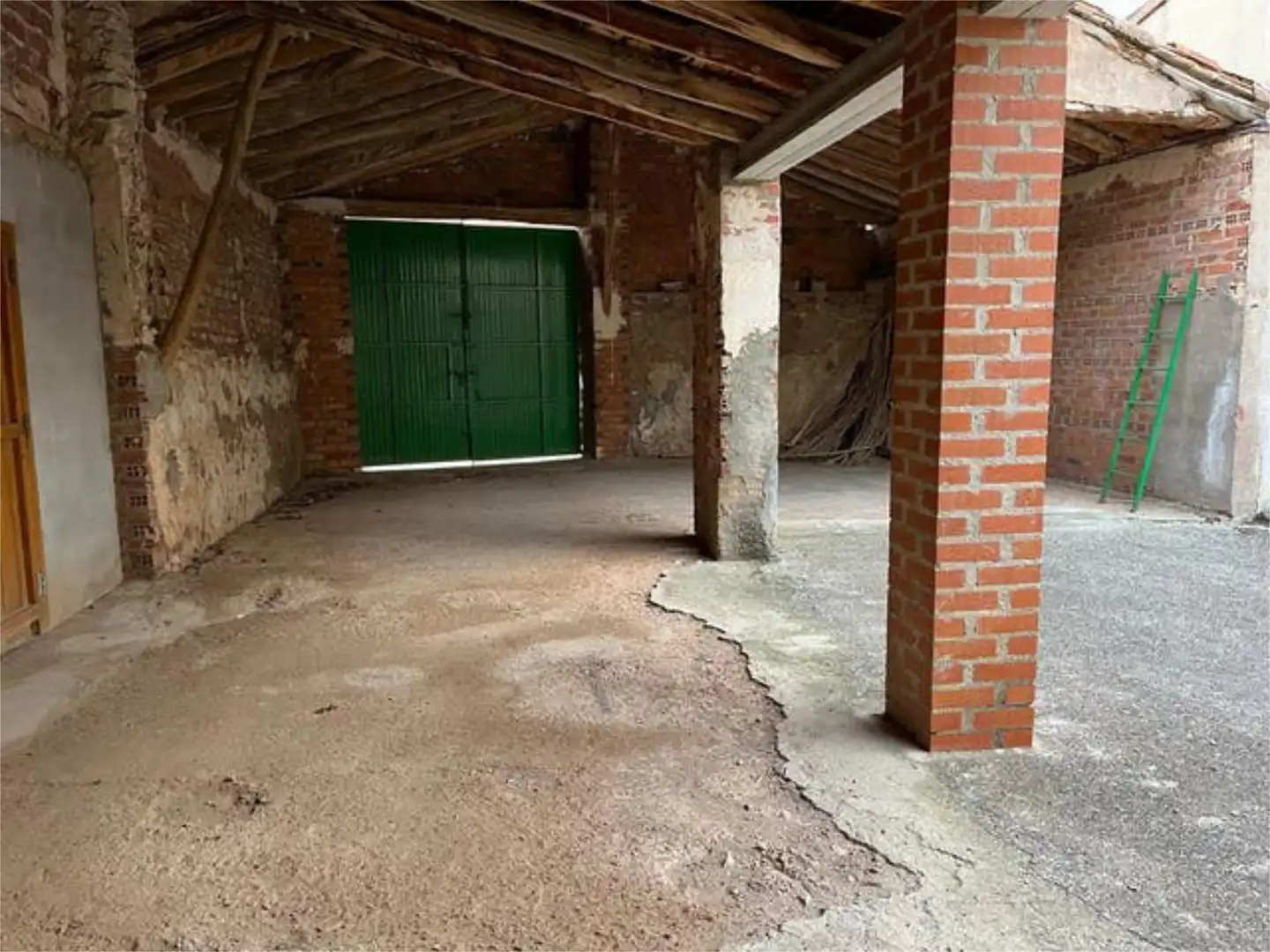 Aparcament de Casa o xalet de lloguer en Cosa amb Calefacció, Terrassa i Traster