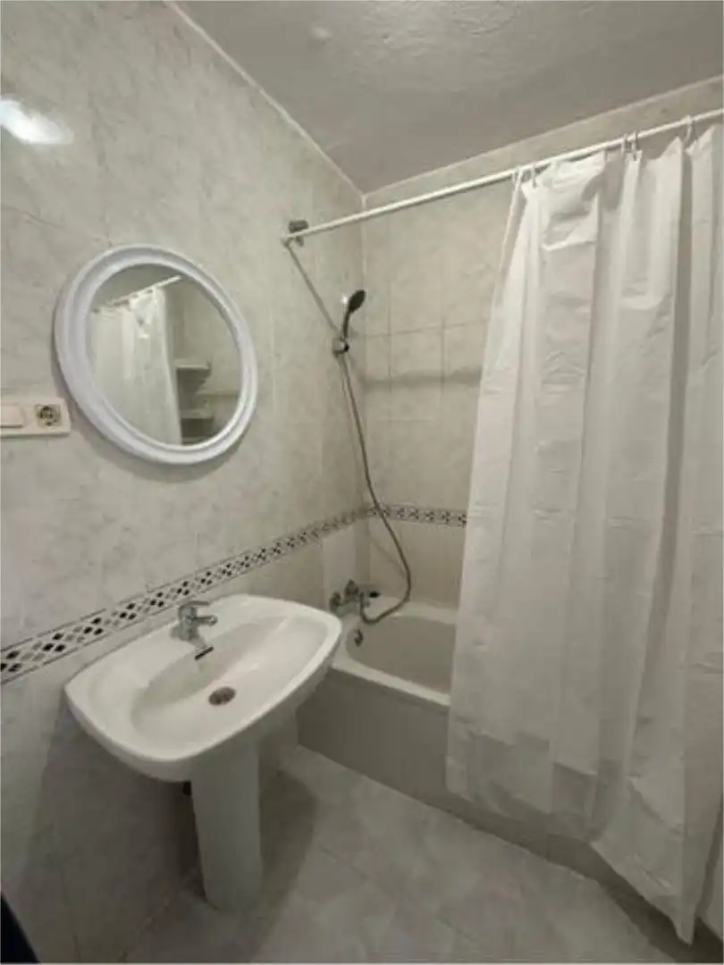 Apartamento de alquiler en Hipódromo Baño de Apartamento de alquiler en Melilla con Terraza