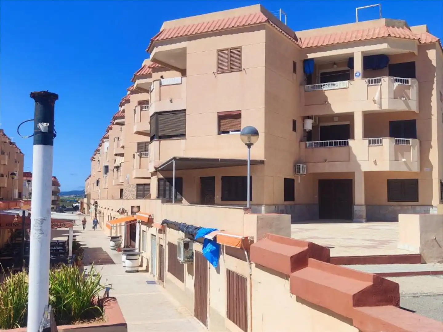 Vista exterior de Piso en venta en La Manga del Mar Menor con Aire acondicionado, Terraza y Piscina