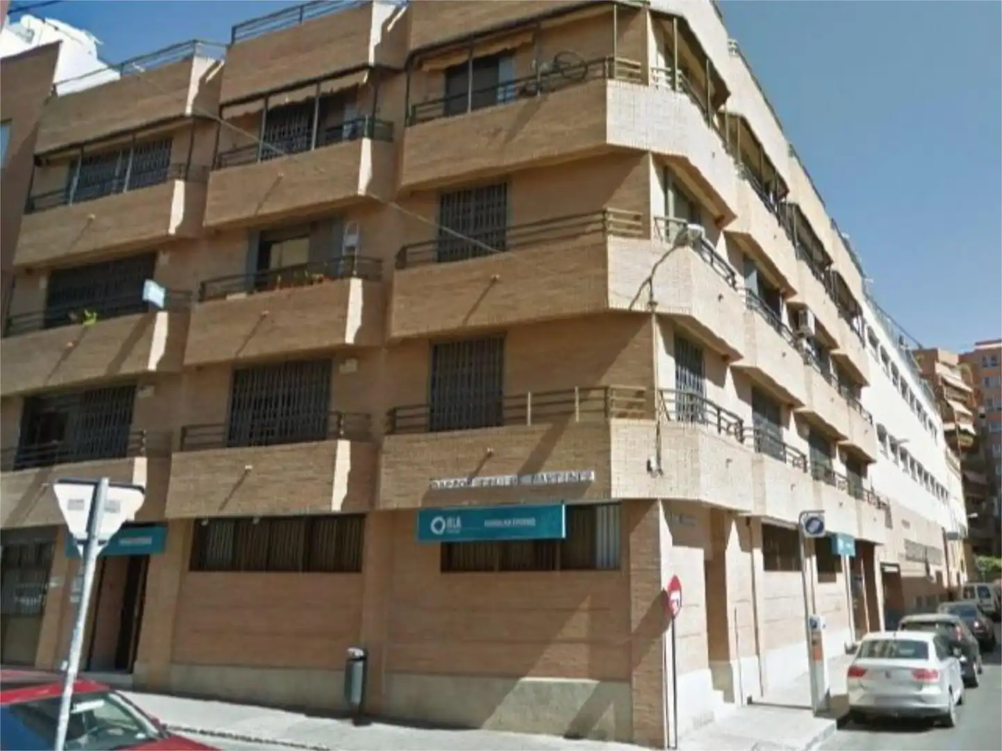 Vista exterior de Piso de alquiler en  Sevilla Capital con Aire acondicionado, Parking comunitario y Balcón