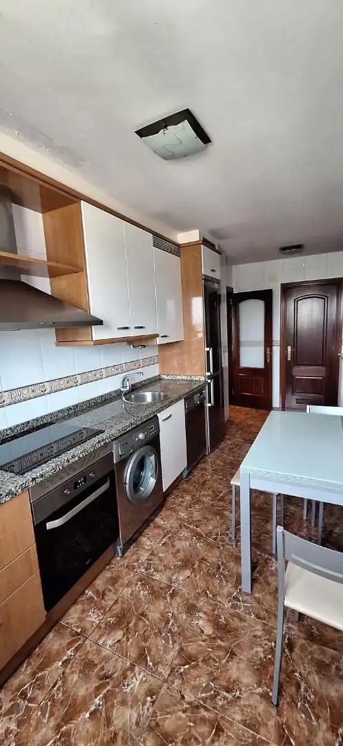 Pis en venda a Calle de Orán, 39, Perchera Cuina de Pis en venda en Gijón amb Calefacció, Parquet i Traster