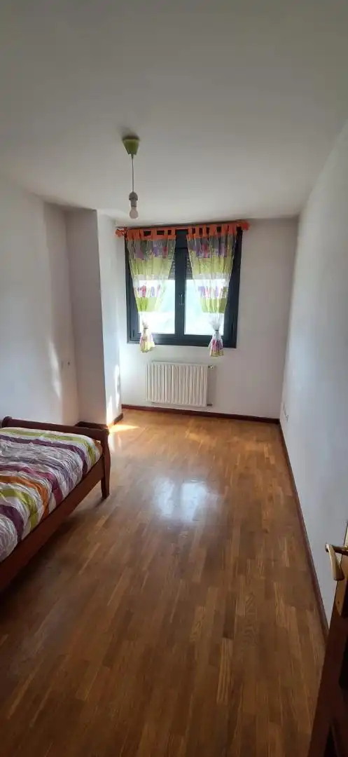 Schlafzimmer von Wohnung zum Verkauf in Gijón 