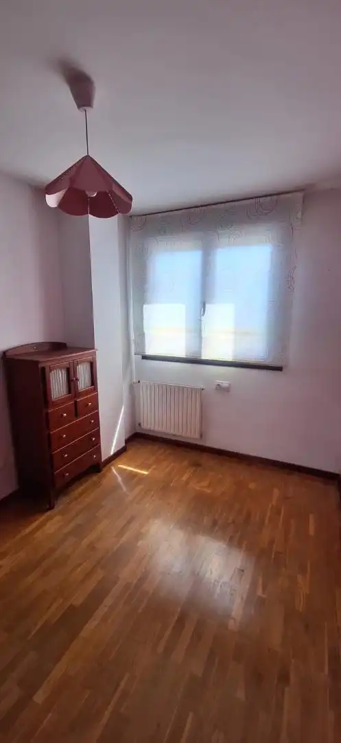 Pis en venda a Calle de Orán, 39, Perchera Dormitori de Pis en venda en Gijón amb Calefacció, Parquet i Traster