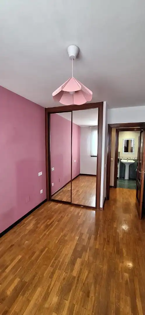 Pis en venda a Calle de Orán, 39, Perchera Dormitori de Pis en venda en Gijón amb Calefacció, Parquet i Traster