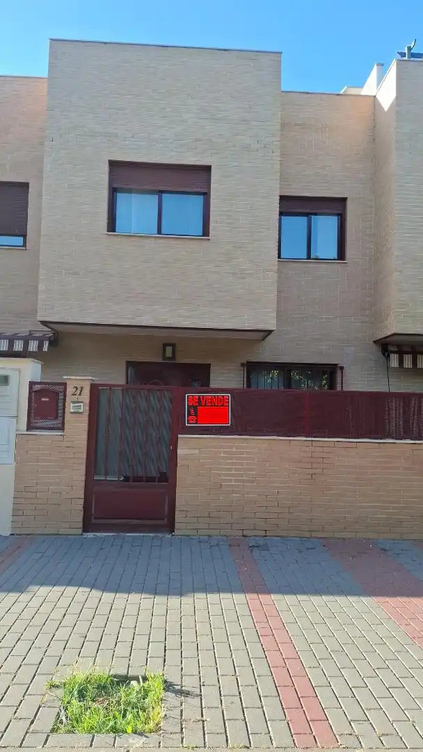 Casa adosada en venta en Paseo Obispo Javier Azagra, 19, Alcantarilla Vista exterior de Casa adosada en venta en Alcantarilla con Parquet y Amueblado