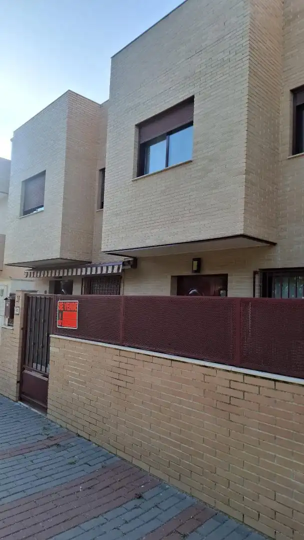 Casa adosada en venda a Paseo Obispo Javier Azagra, 19, Alcantarilla Vista exterior de Casa adosada en venda en Alcantarilla amb Parquet i Moblat