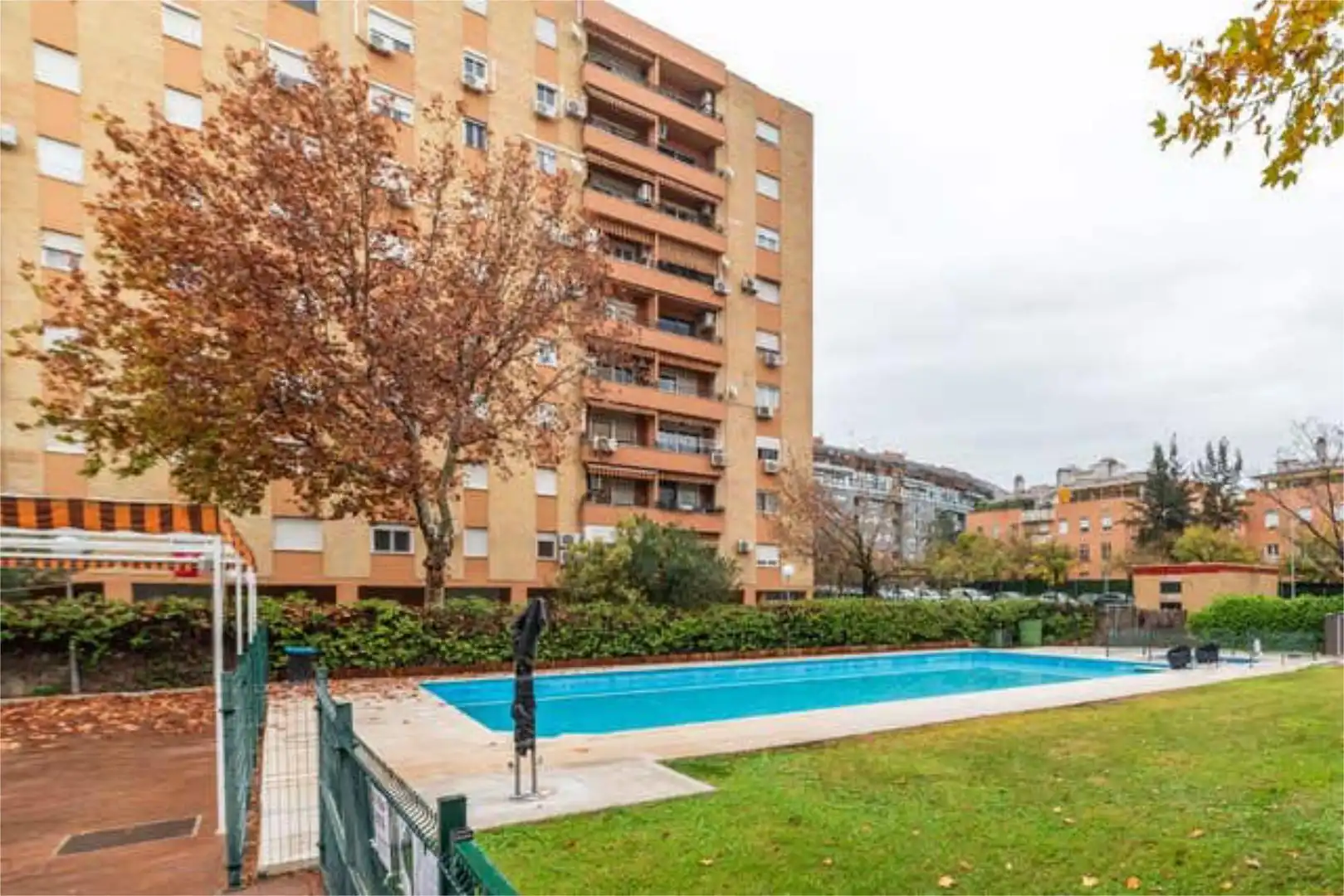 Vista exterior de Pis en venda en  Sevilla Capital amb Jardí privat, Terrassa i Piscina
