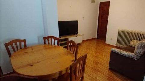 Foto 2 de Piso de alquiler en Cacabelos, León