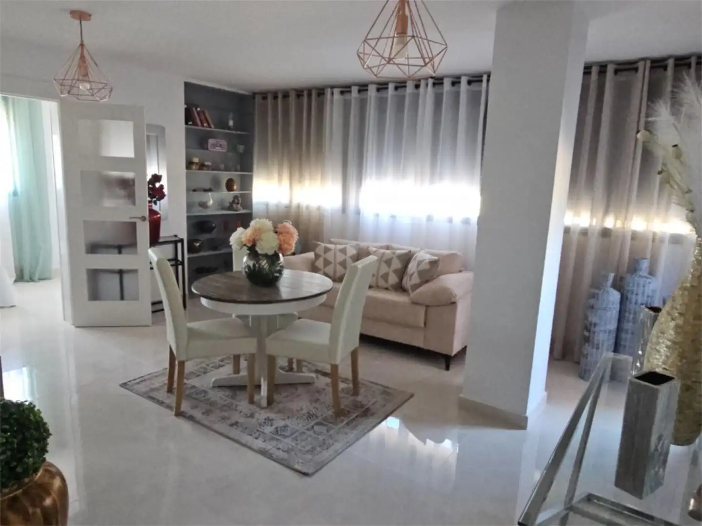 Sala de estar de Piso en venta en Roquetas de Mar con Piscina y Amueblado