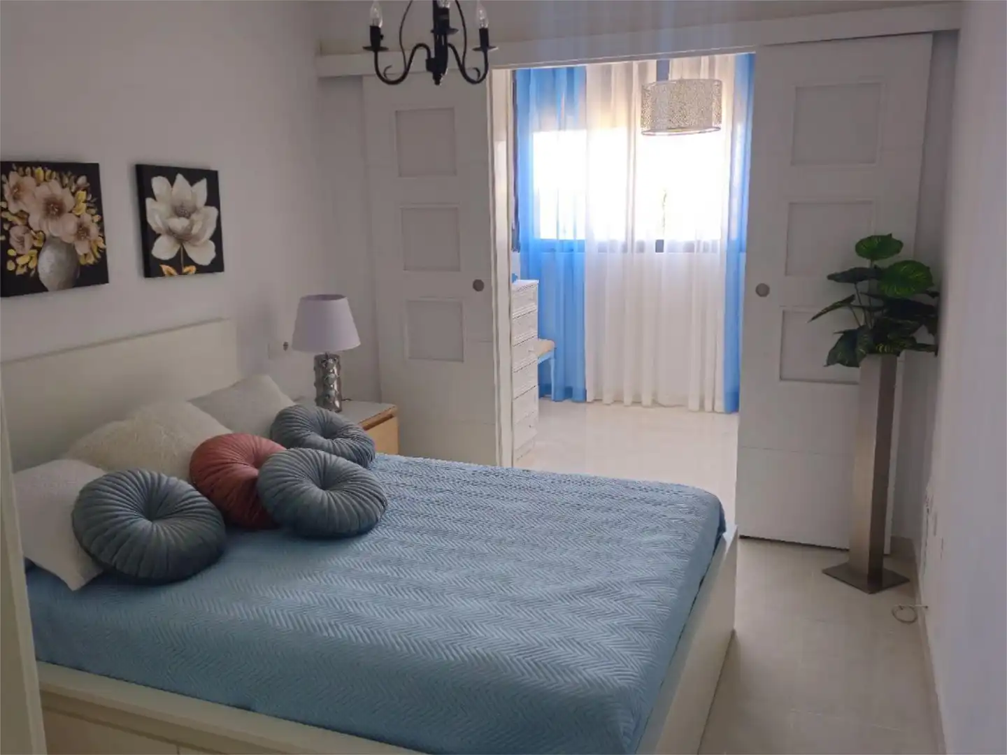 Piso en venta en Camino de los Parrales, 121, Aguadulce Sur Habitación de Piso en venta en Roquetas de Mar con Piscina y Amueblado