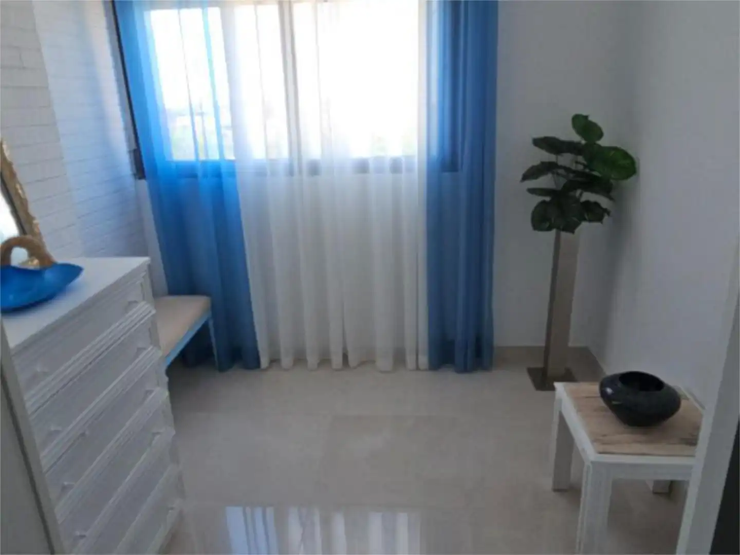 Piso en venta en Camino de los Parrales, 121, Aguadulce Sur Habitación de Piso en venta en Roquetas de Mar con Piscina y Amueblado
